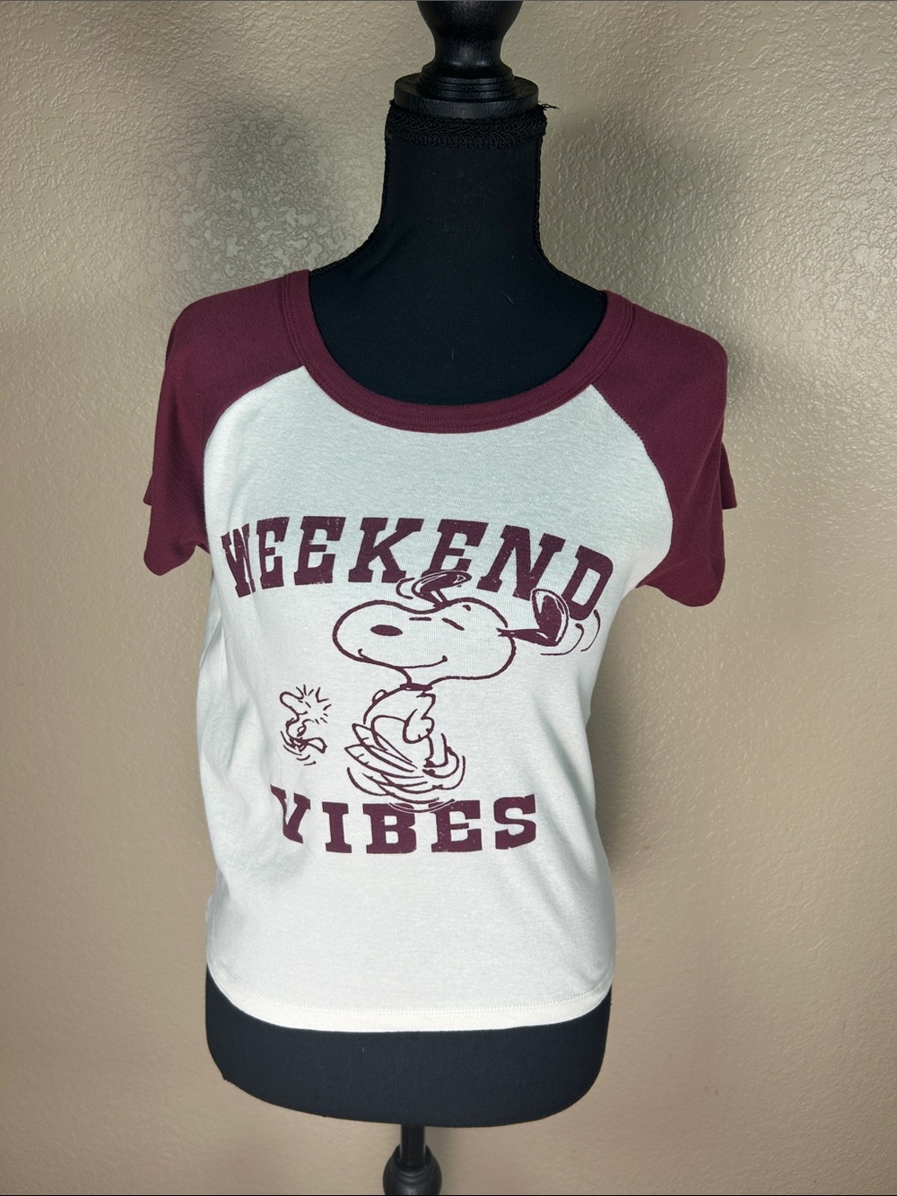 Peanuts Snoopy Weekend Vibes Burgundy Raglan Graphic Tee Size M